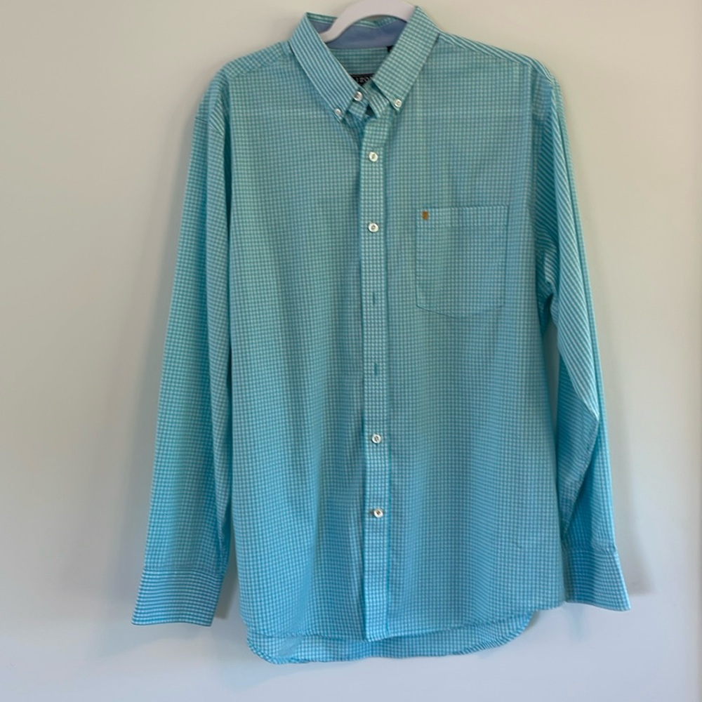 Medium Izod Men’s Button Down